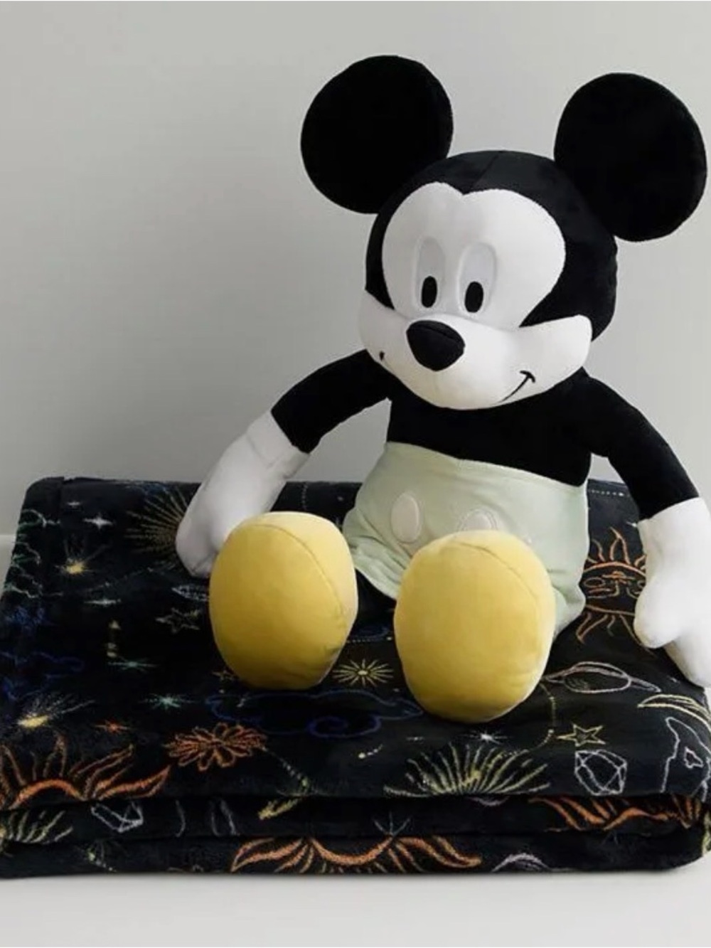 Disney's Mickey Mouse Glow-In-The Dark Buddy & Throw by The Big One Kids new